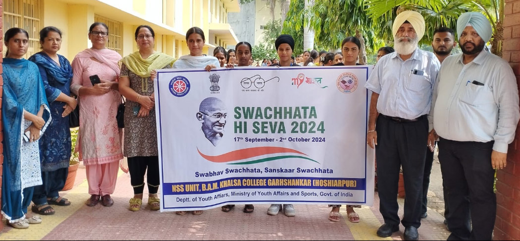 खालसा कॉलेज में 'स्वच्छता ही सेवा' को लेकर निकाली गई जागरूकता रैली